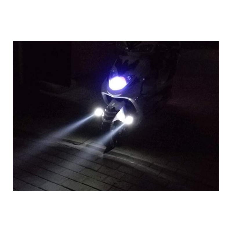 Univerzális kiegészítő Cree LED lámpa fekete kapcsolóval
