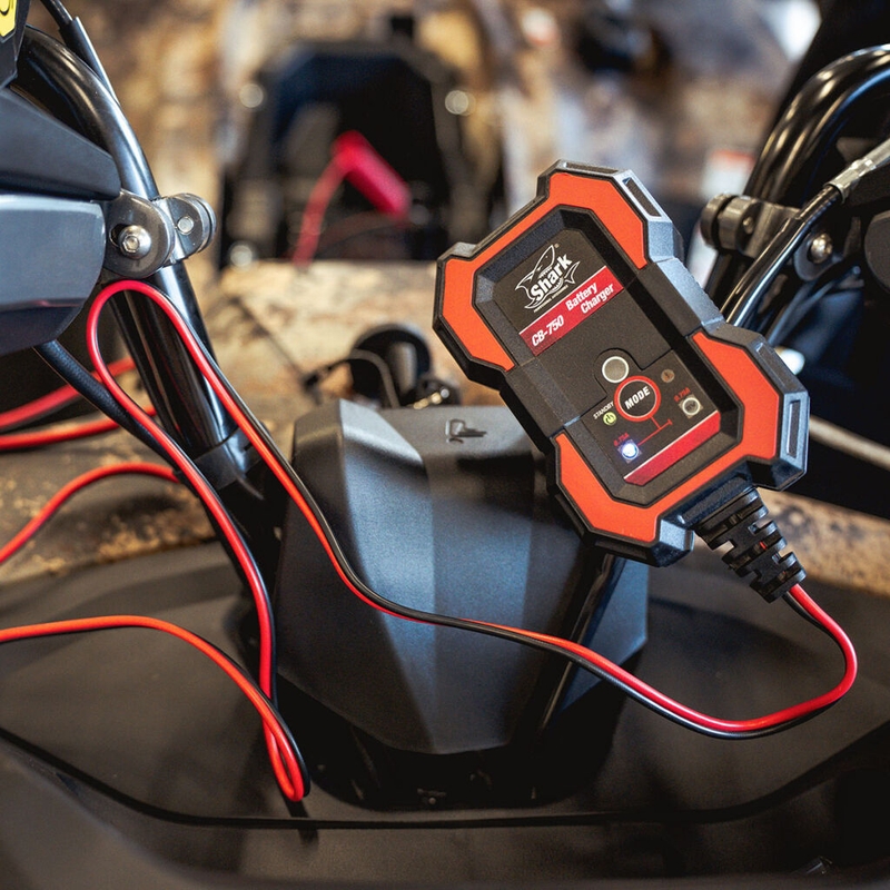 SHARK CB-750 Intelligens töltő