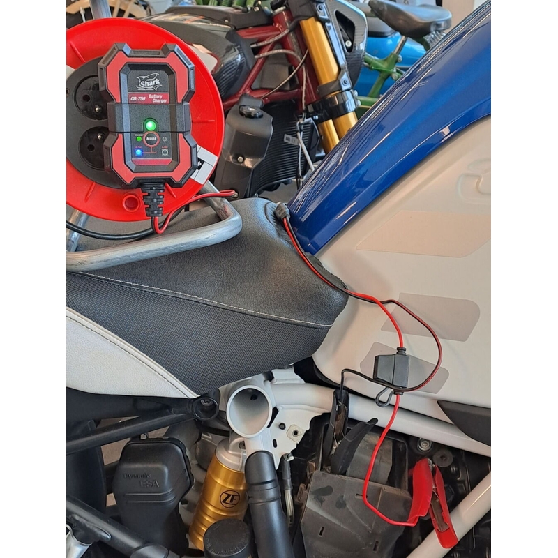 SHARK CB-750 Intelligens töltő