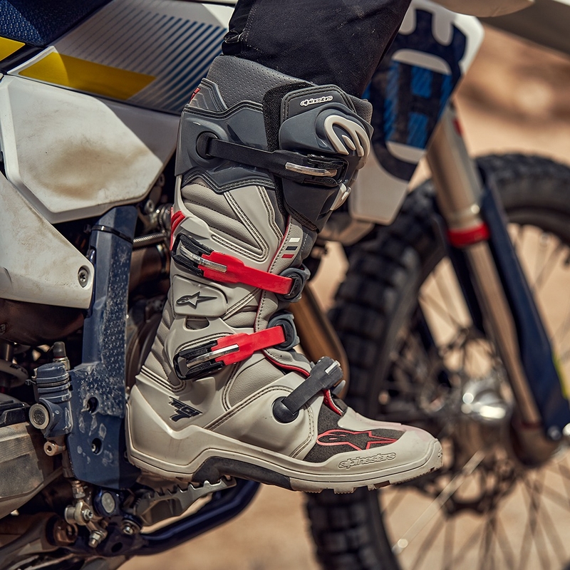 Alpinestars Tech 7 Enduro 2024 motoros csizma szürke-fluo piros-fekete