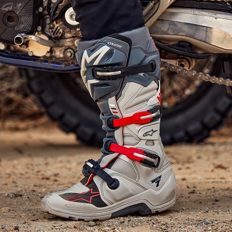 Alpinestars Tech 7 Enduro 2024 motoros csizma szürke-fluo piros-fekete