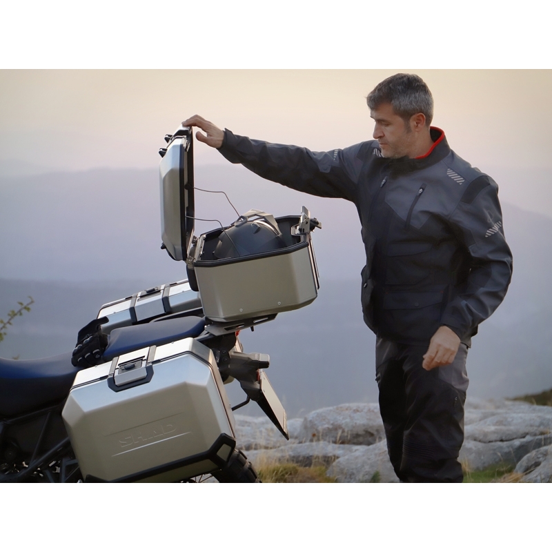 Complete set of aluminum cases SHAD TERRA, 48L topcase + 36L / 36L side cases, including mounting kit and plate SHAD SUZUKI DL 650 V-Strom