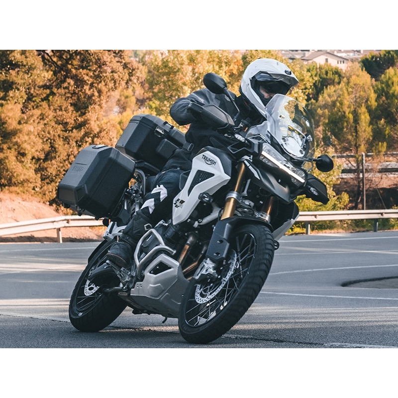 Complete set of SHAD TERRA TR40 adventure saddlebags and SHAD TERRA BLACK aluminium 55L topcase, including mounting kit SHAD Ducati Multistrada 1200 V4