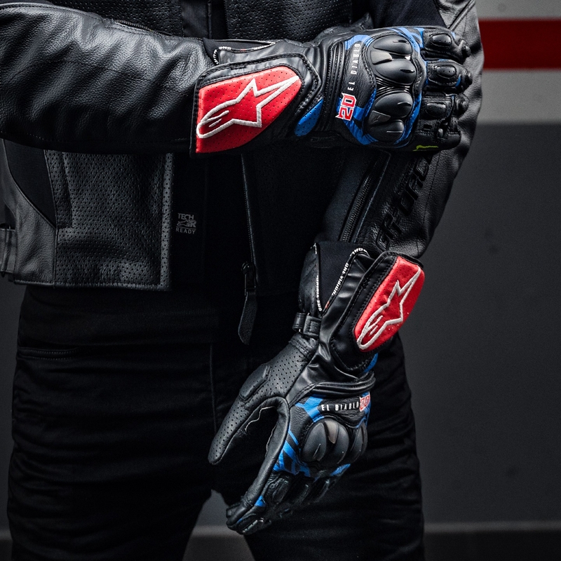 Alpinestars SP-8 3 Monster FQ20 motoros kesztyű fekete-piros-kék-fehér