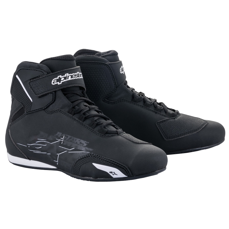 Alpinestars Sector motorkerékpár csizma fekete-fehér