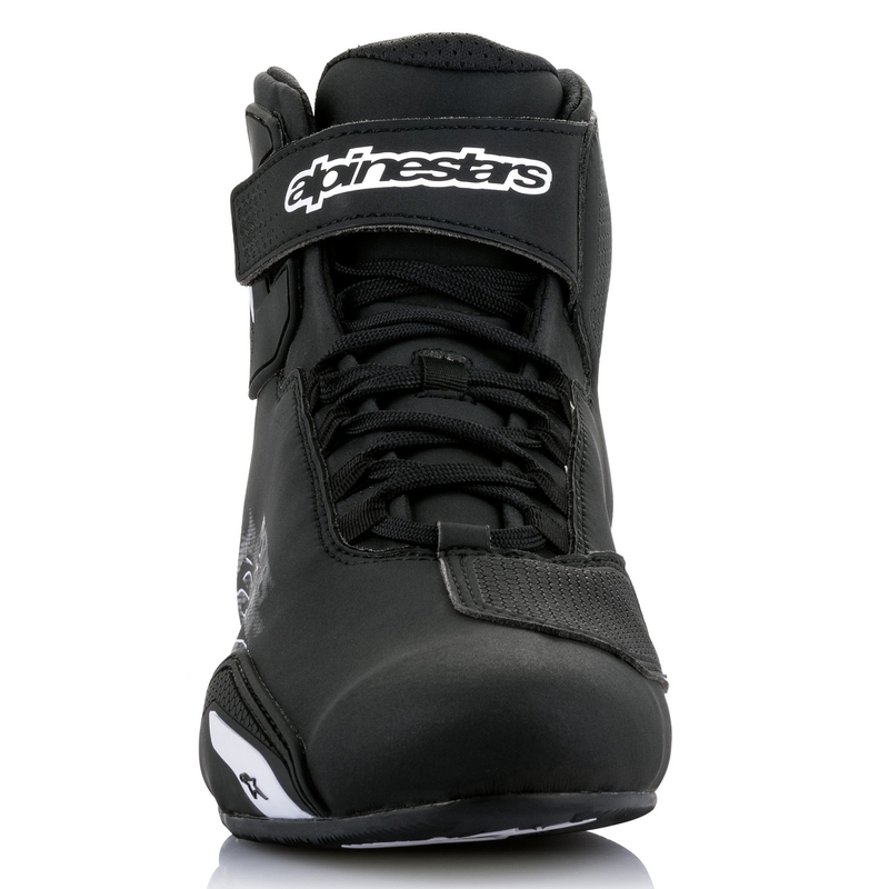 Alpinestars Sector motorkerékpár csizma fekete-fehér