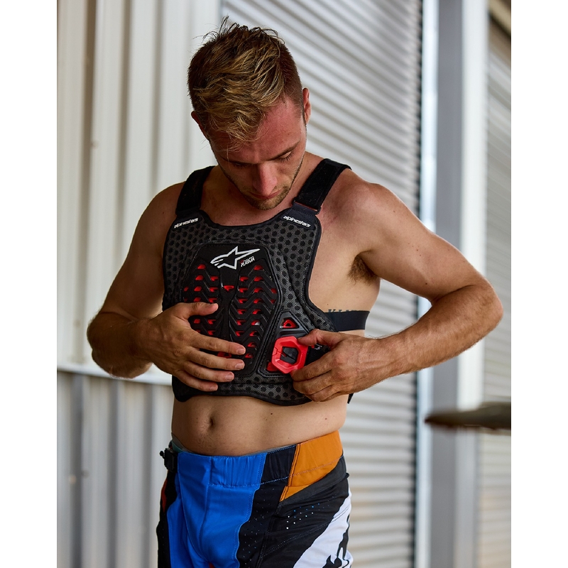 Alpinestars A-5 Plazma mellvédő fekete-piros-fehér