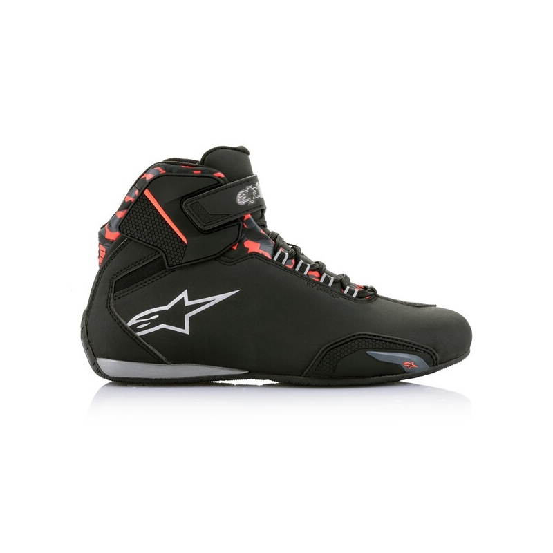 Alpinestars Sektor Waterproof motoros cipő fekete-piros-szürke-camo