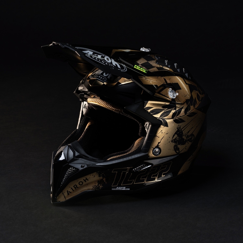 Airoh Aviator 3.0 "TC 222 THE LEGEND" motokrossz bukósisak fekete-arany