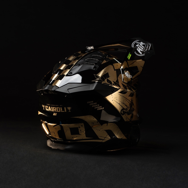 Airoh Aviator 3.0 "TC 222 THE LEGEND" motokrossz bukósisak fekete-arany