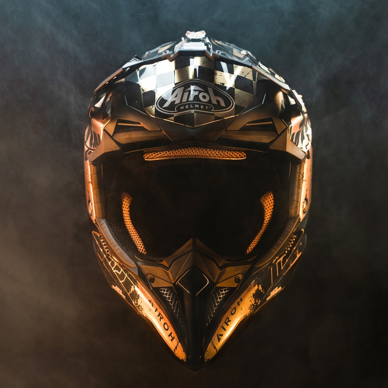 Airoh Aviator 3.0 "TC 222 THE LEGEND" motokrossz bukósisak fekete-arany