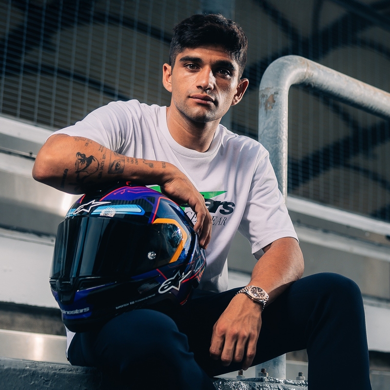 Alpinestars Supertech R-10 limitált kiadású Martinator Jorge Martin zárt motoros bukósisak kék-lila-piros-sárga
