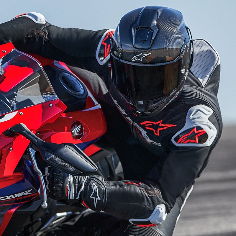 Alpinestars GP-R7 Tech-Air ready/kompatibilis egyrészes bőr motoros overál fekete-fehér-fluo piros