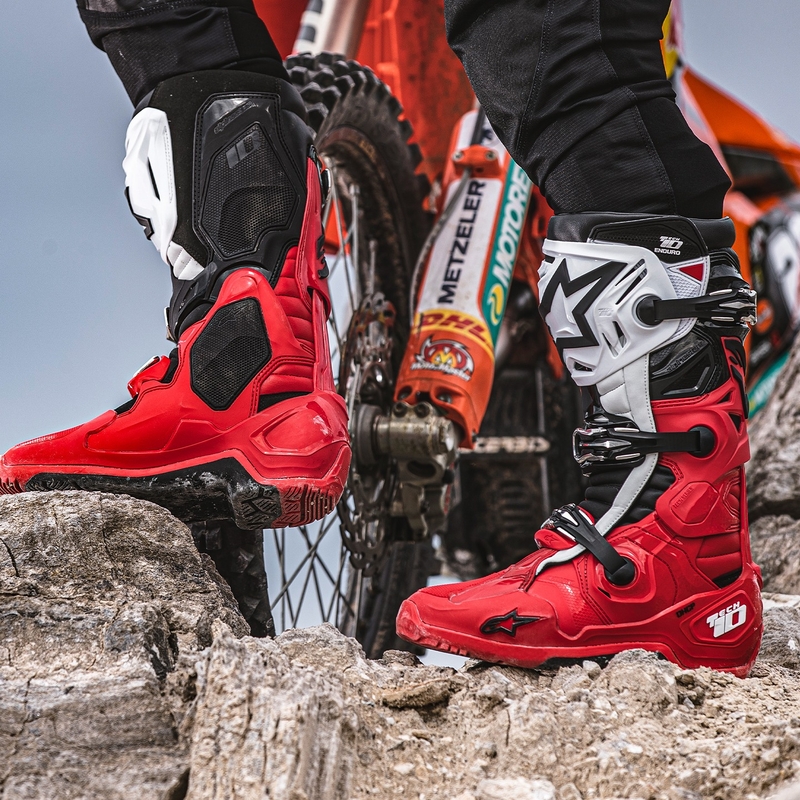 Alpinestars Tech 10 Enduro motorkerékpár csizma piros-fekete-fehér