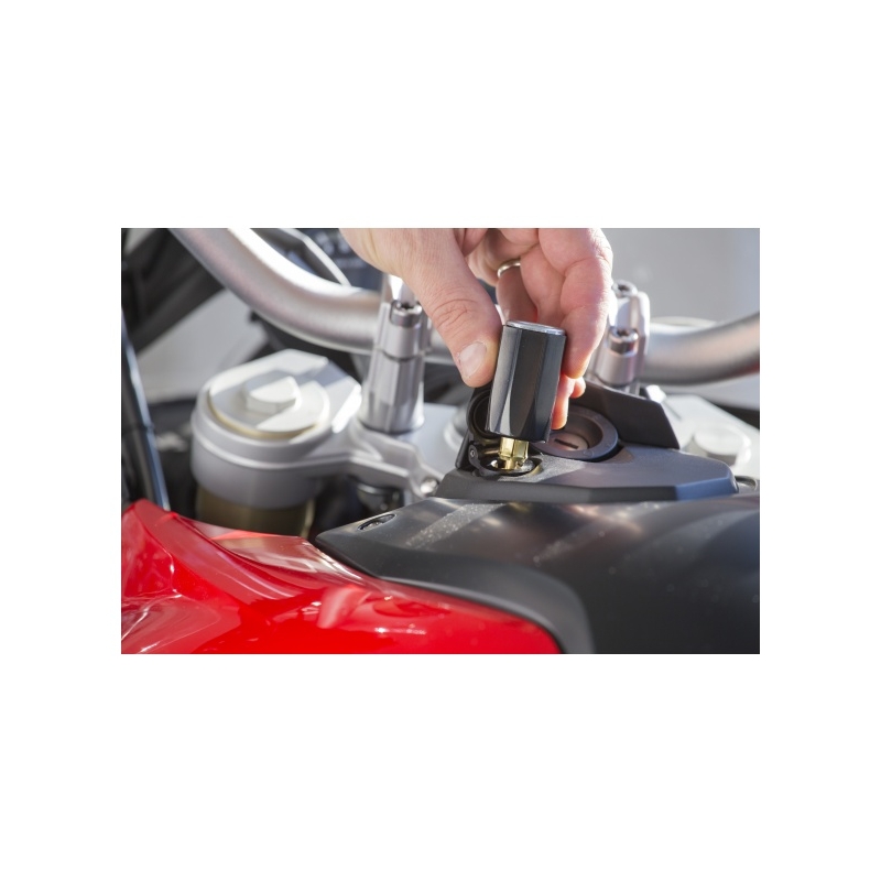 DIN adapter kis motorkerékpár aljzatból autós aljzatba