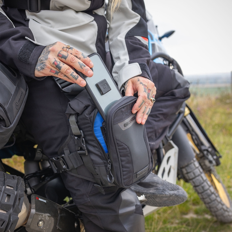 Oxford Atlas L-2 combtáska 2 l fekete