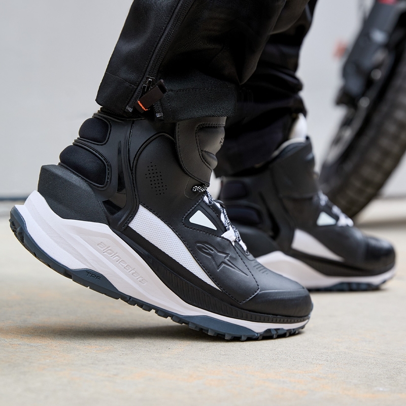 Alpinestars Speedstreet motoros cipő fekete-fehér
