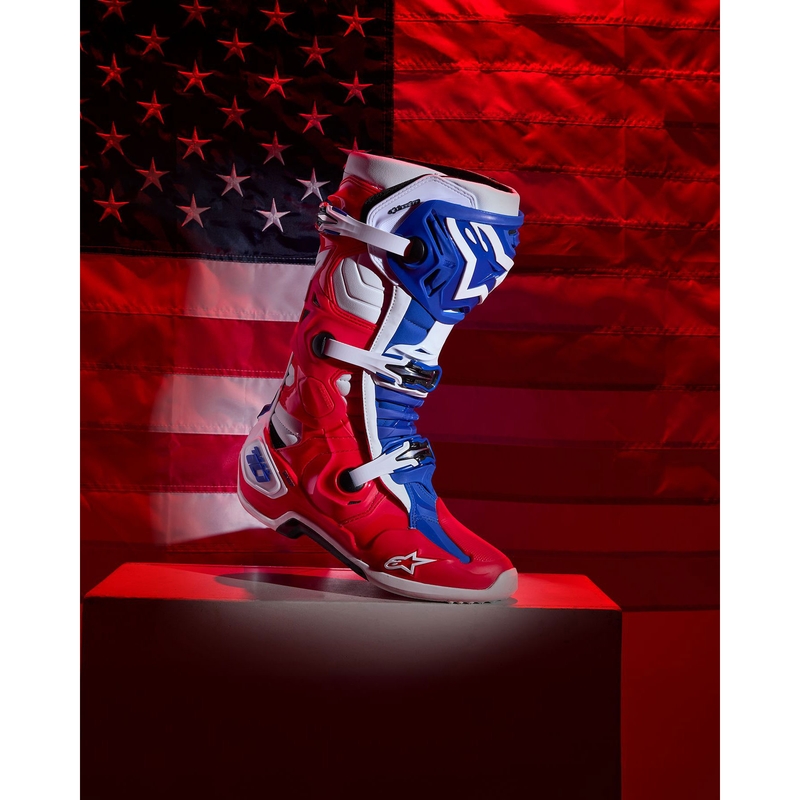 Alpinestars Tech 10 limitált kiadású FORTITUDE motoros csizma fehér-kék-piros