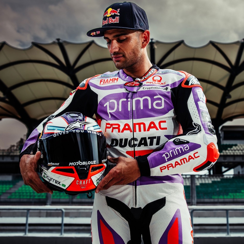 Alpinestars Supertech R-10 Element carbon zárt bukósisak fluo piros-fehér