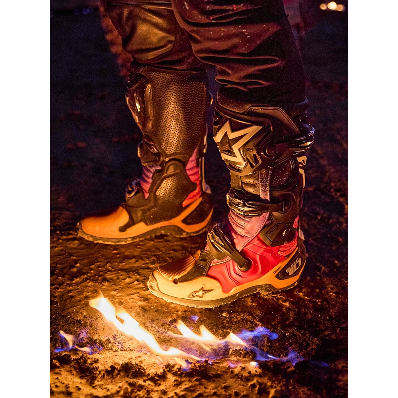Alpinestars Tech 10 Black Hole limitált kiadású motokrossz csizma fekete-színes
