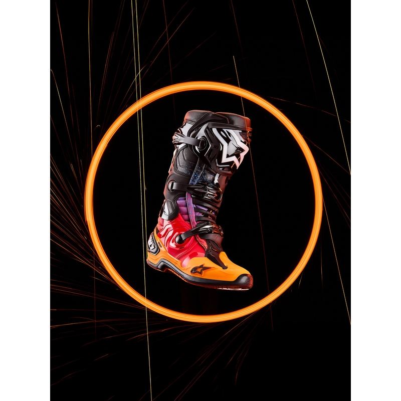Alpinestars Tech 10 Black Hole limitált kiadású motokrossz csizma fekete-színes