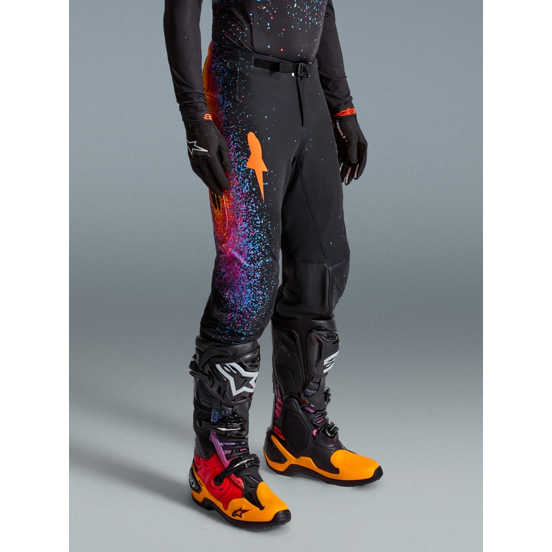 Alpinestars Supertech Black Hole limitált kiadású motokrossz nadrág fekete-színes