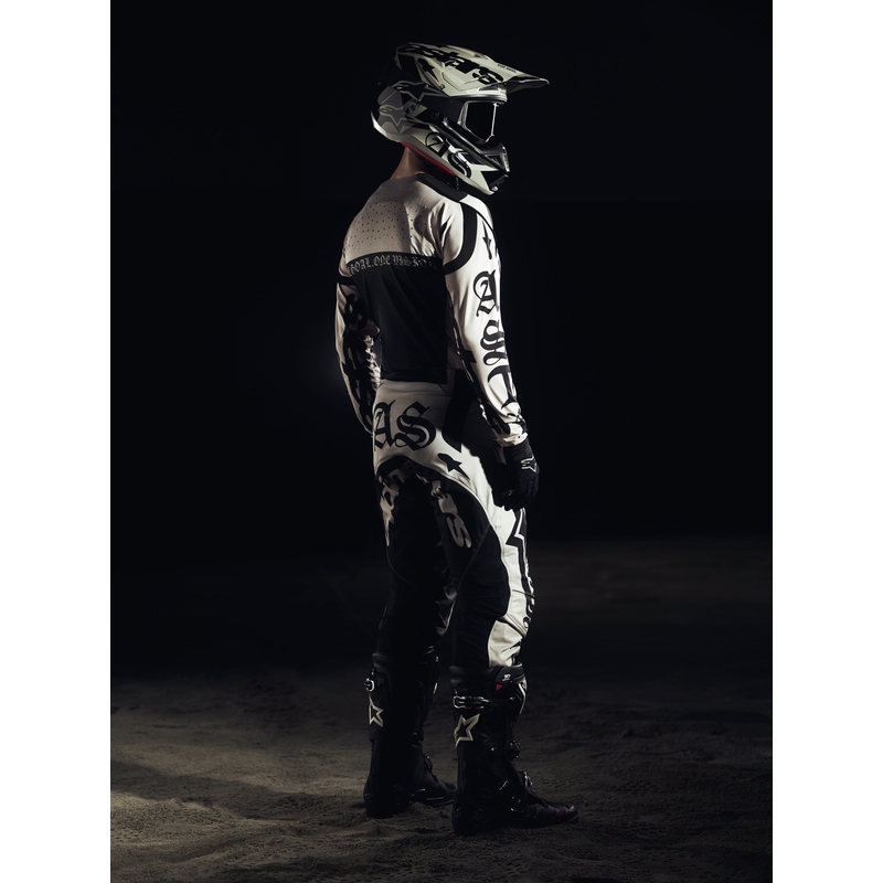 Alpinestars Supertech S-M7 limitált kiadású Wolf Dust motokrossz bukósisak homokos-fekete