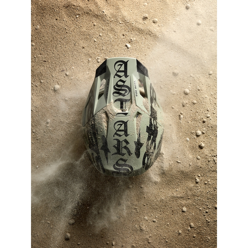 Alpinestars Supertech S-M7 limitált kiadású Wolf Dust motokrossz bukósisak homokos-fekete