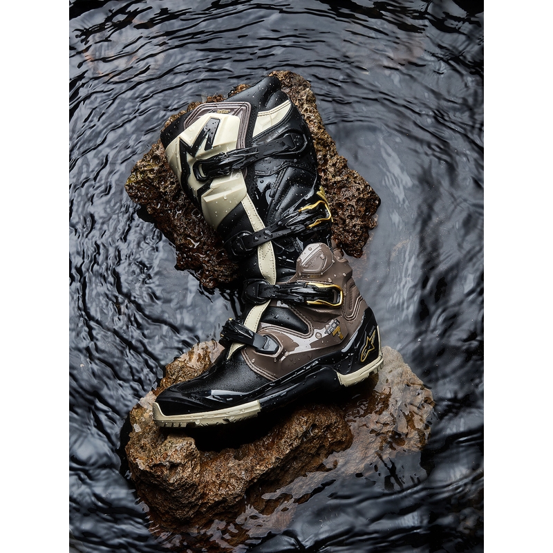 Alpinestars Tech 7 Enduro Drystar motoros csizma fekete-sötétszürke-arany