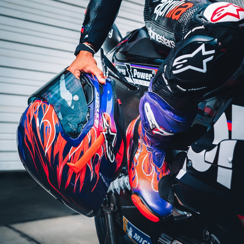 Alpinestars Supertech R-10 Flyte limitált kiadás Jorge Martin zárt motoros bukósisak lila-piros