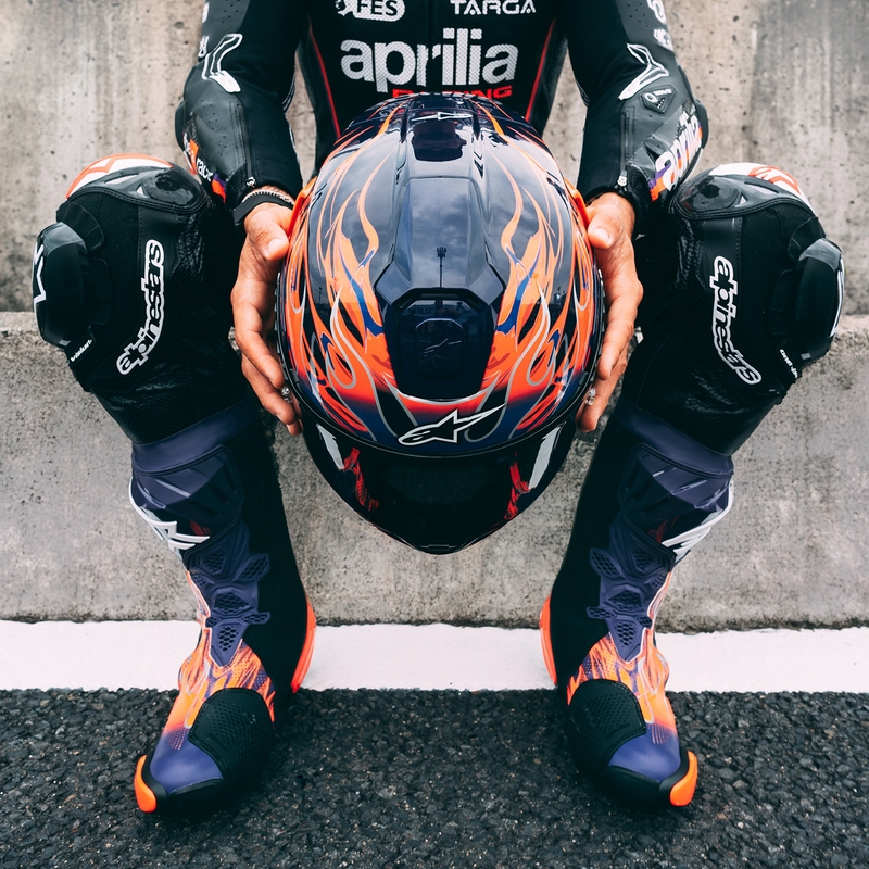 Alpinestars Supertech R-10 Flyte limitált kiadás Jorge Martin zárt motoros bukósisak lila-piros