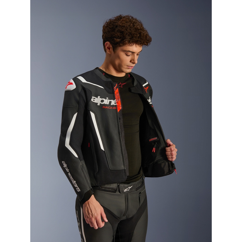 Alpinestars GP Force V2 Airflow motoros bőrkabát fekete-fehér