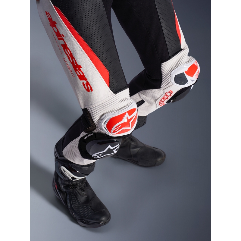 Alpinestars Stella GP-R7 női egyrészes motoros bőroverál fehér-fluo piros-fekete