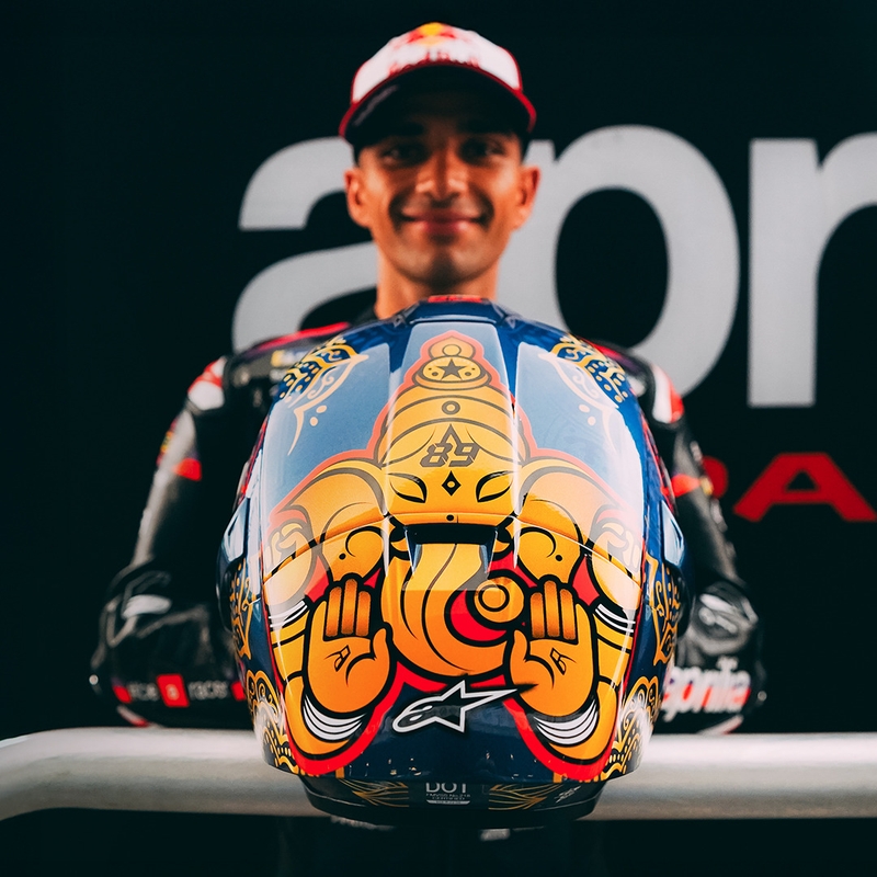 Alpinestars Supertech R10 Marthainator limitált kiadás JORGE MARTIN zárt motoros bukósisak gyöngyházkék-arany-piros