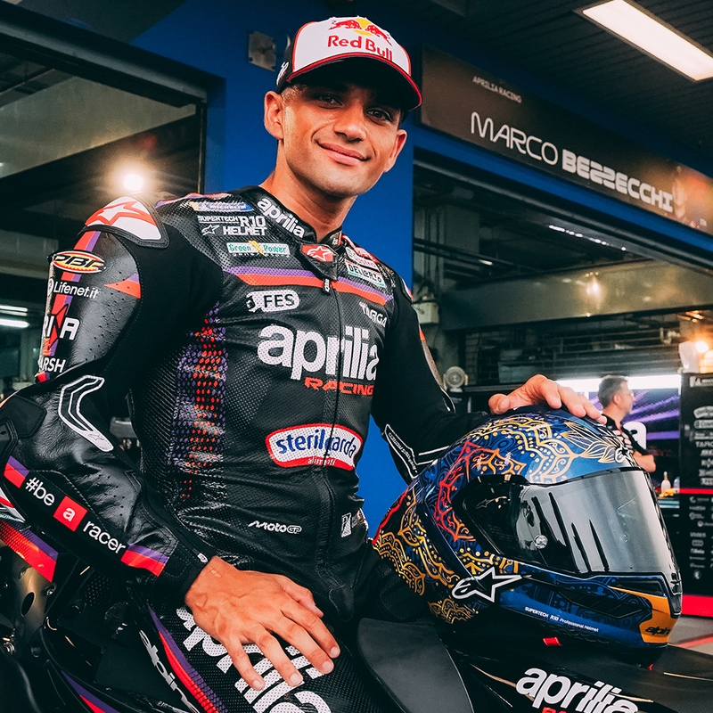 Alpinestars Supertech R10 Marthainator limitált kiadás JORGE MARTIN zárt motoros bukósisak gyöngyházkék-arany-piros