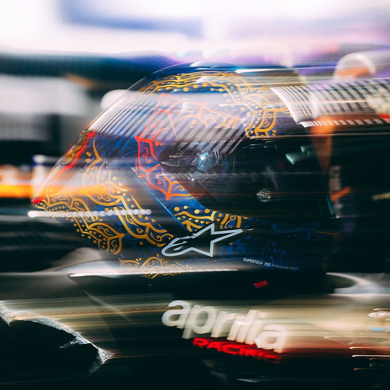 Alpinestars Supertech R10 Marthainator limitált kiadás JORGE MARTIN zárt motoros bukósisak gyöngyházkék-arany-piros