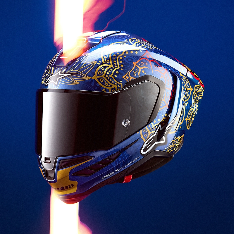 Alpinestars Supertech R10 Marthainator limitált kiadás JORGE MARTIN zárt motoros bukósisak gyöngyházkék-arany-piros