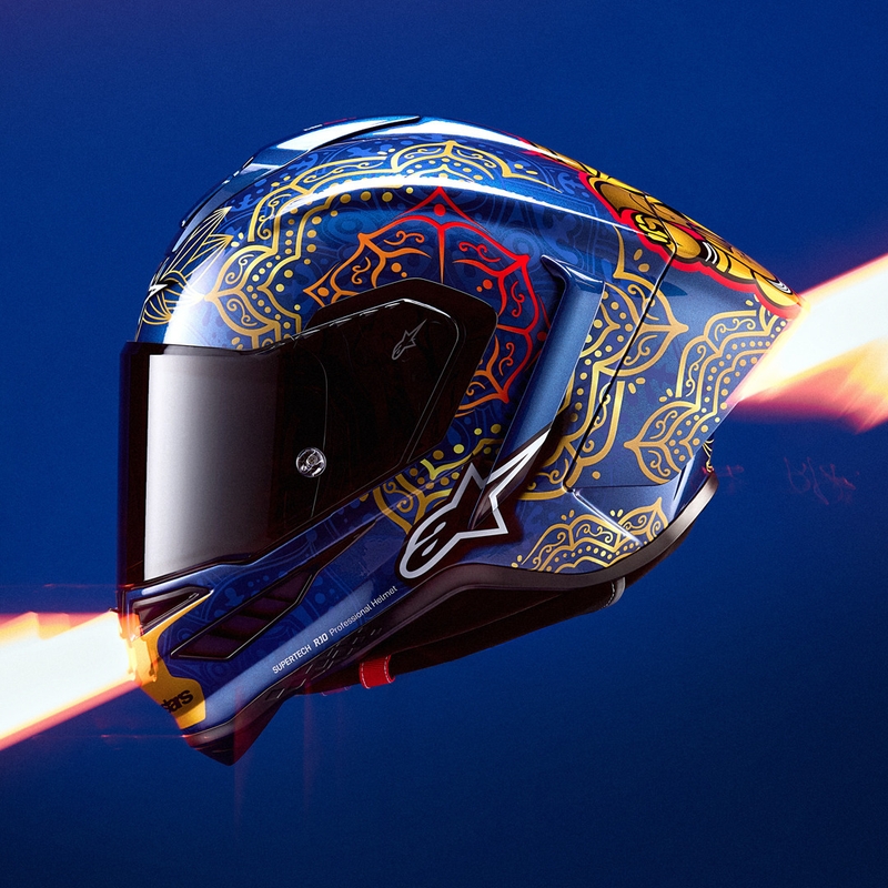 Alpinestars Supertech R10 Marthainator limitált kiadás JORGE MARTIN zárt motoros bukósisak gyöngyházkék-arany-piros