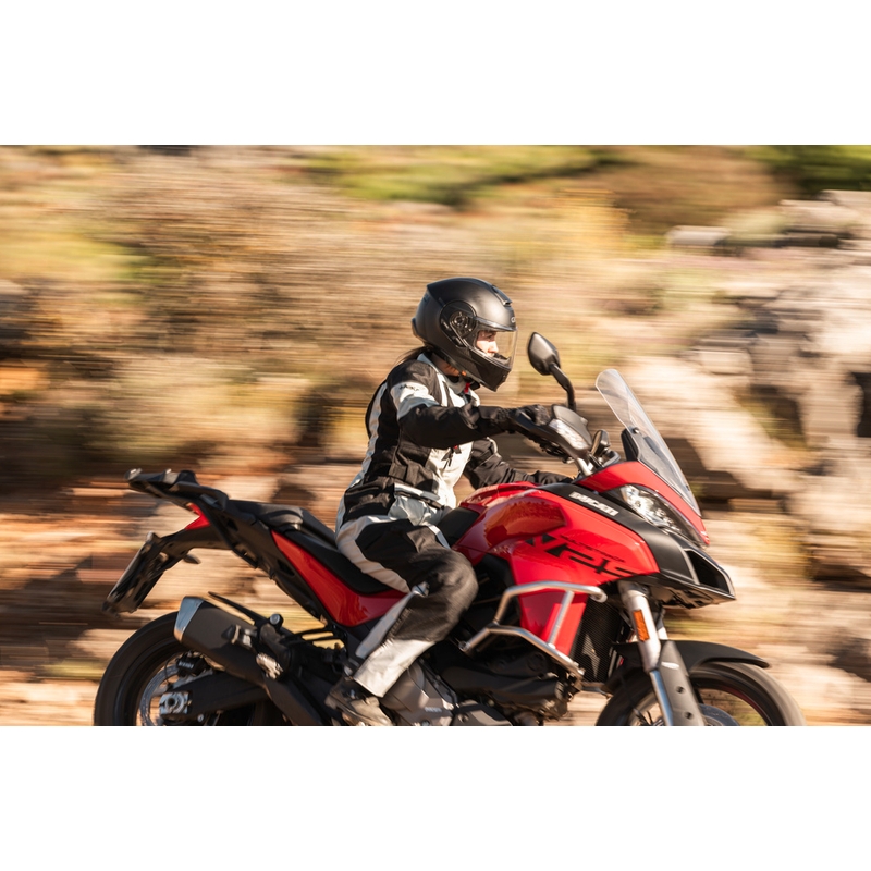 Integrální helma na motorku Cardo Beyond GTS černá