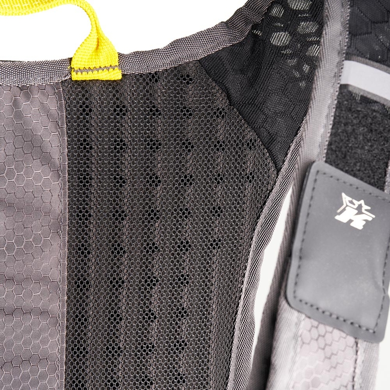 Hydratační batoh KINI Red Bull 1.0 Hydration Backpack antracitový